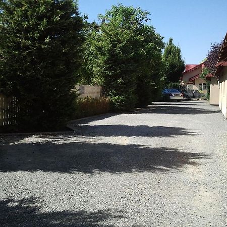 Jr Motel Otopeni Dış mekan fotoğraf